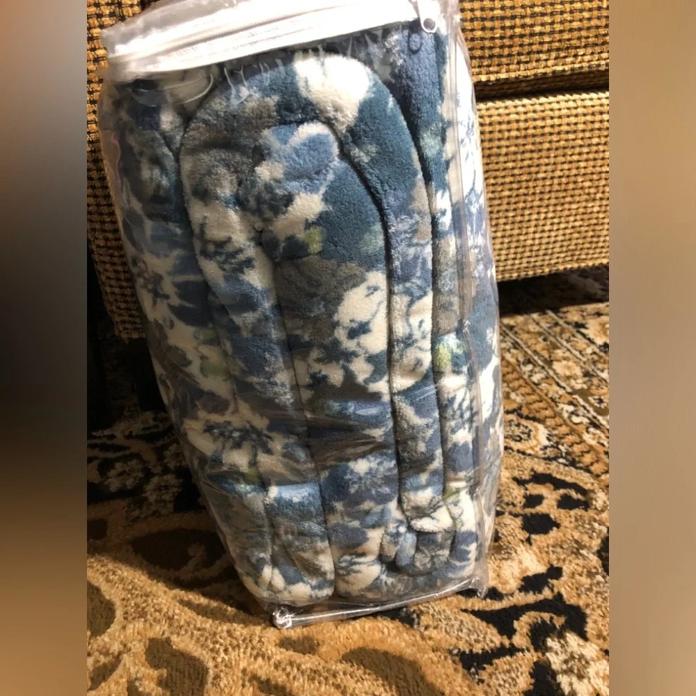 Micro Cozy Blanket - Blue & White Floral King Size